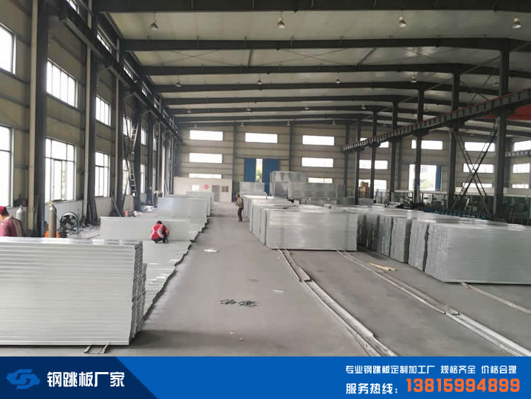 江蘇雙拓機(jī)械鍍錫鋼跳板車間